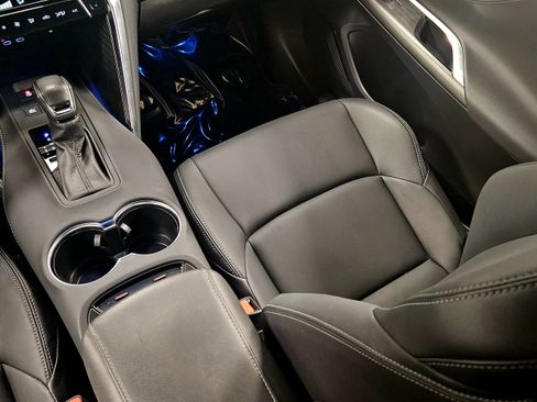 Used 2024 Toyota Venza XLE image 16