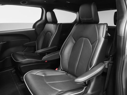 Used 2023 Chrysler Pacifica Limited w/ S Appearance Package FWD image 38