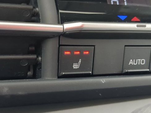 Used 2025 Toyota Sienna XLE image 14