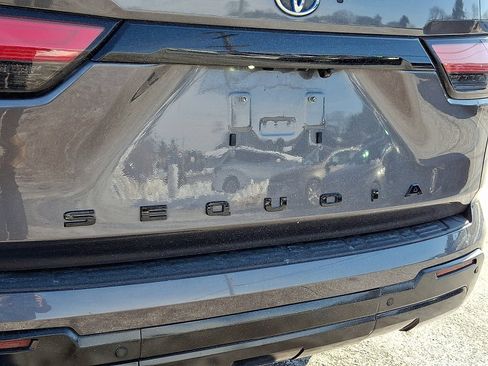 Used 2023 Toyota Sequoia Platinum image 32
