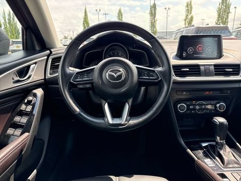 Used 2018 MAZDA MAZDA3 Touring FWD image 17
