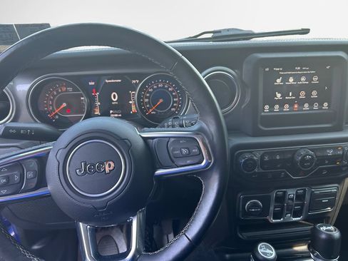 Certified 2018 Jeep Wrangler Unlimited Sahara w/ Cold Weather Group AWD/4WD image 16