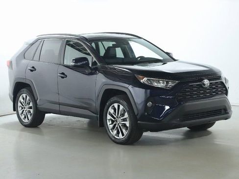 Used 2021 Toyota RAV4 XLE Premium image 11