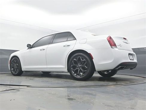 Used 2019 Chrysler 300 S image 48