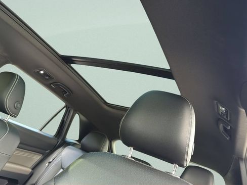 Used 2023 Volkswagen Atlas Cross Sport SE w/ Panoramic Sunroof Package FWD image 20