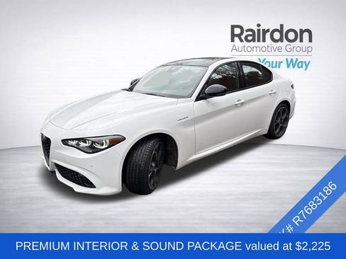 Used 2024 Alfa Romeo Giulia Veloce image 3