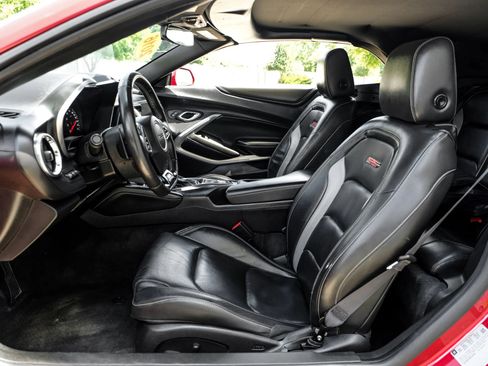 Used 2016 Chevrolet Camaro SS RWD image 4