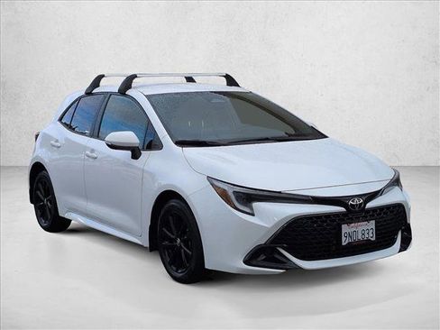 Used 2025 Toyota Corolla SE w/ SE Package FWD image 3
