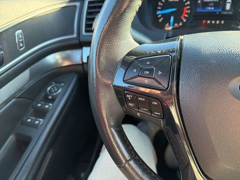 Used 2019 Ford Explorer XLT image 36