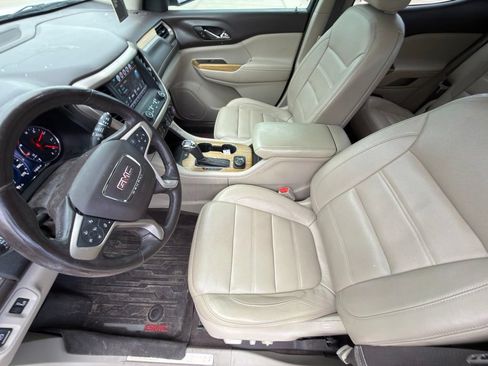 Used 2017 GMC Acadia Denali w/ Technology Package AWD/4WD image 10