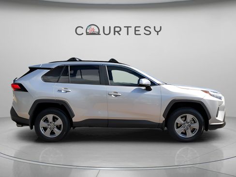 Used 2022 Toyota RAV4 XLE w/ Convenience Package AWD/4WD image 7