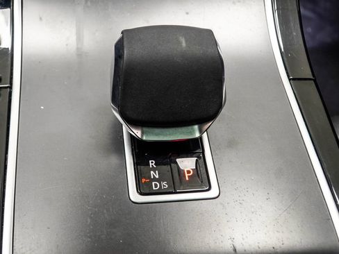 Used 2025 Land Rover Range Rover Velar Dynamic SE image 21