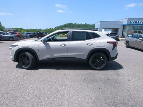 New 2026 Chevrolet Trax ACTIV w/ Sunroof Package FWD image 31