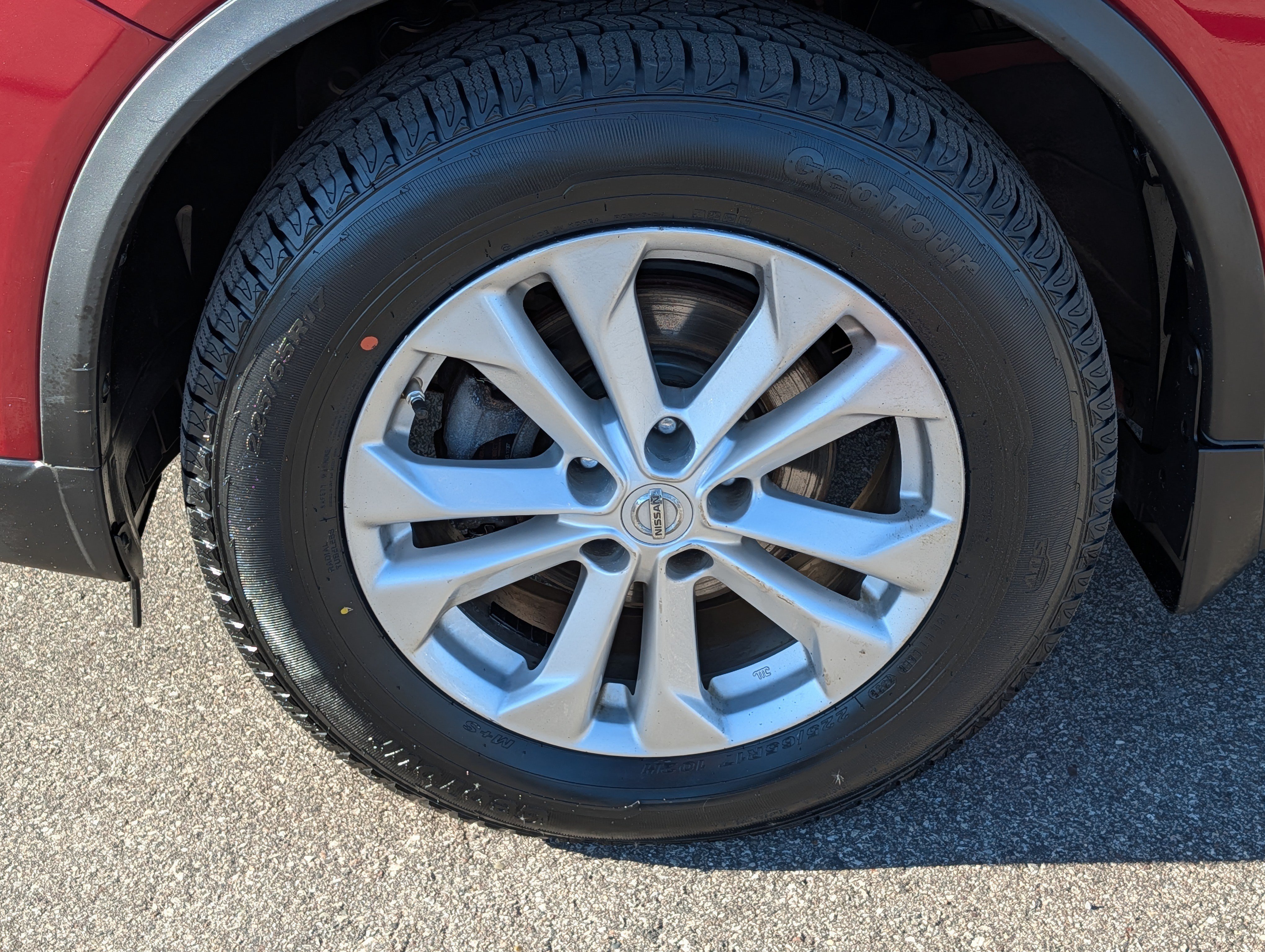 Used 2014 Nissan Rogue SV AWD/4WD image 15
