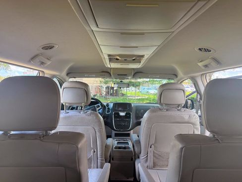 Used 2011 Chrysler Town & Country Touring FWD image 11