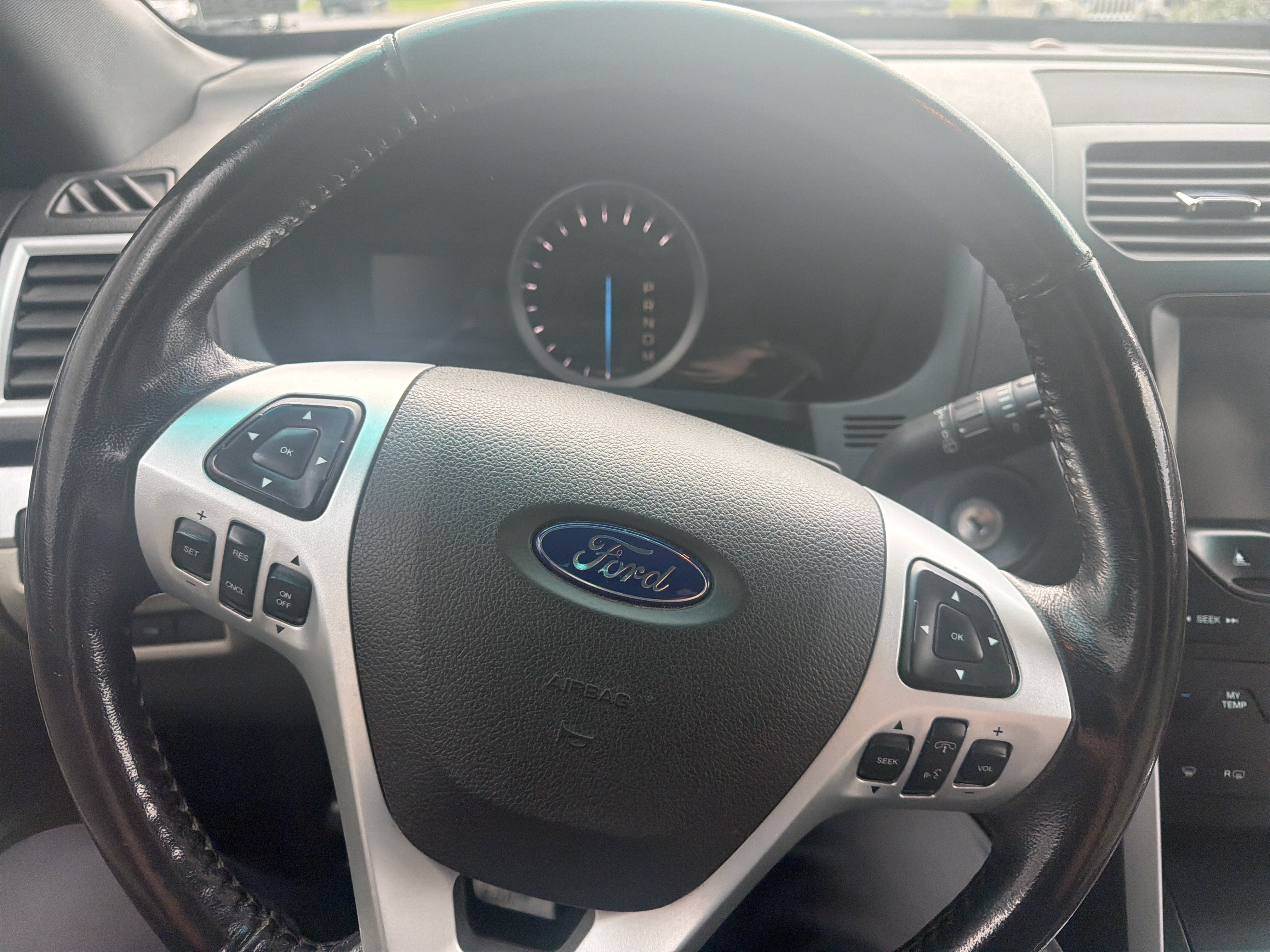 Used 2014 Ford Explorer XLT w/ Equipment Group 202A AWD/4WD image 19