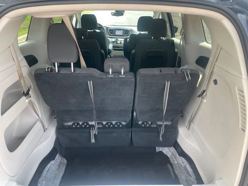 Used 2023 Chrysler Voyager LX FWD image 13