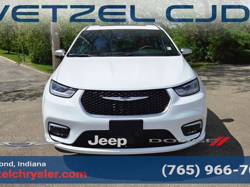 New 2026 Chrysler Pacifica Pinnacle AWD/4WD image 2