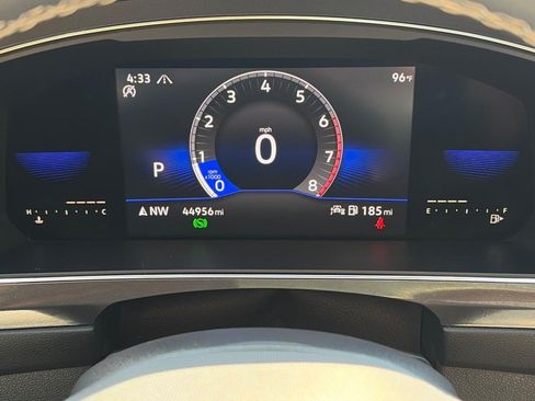 Used 2022 Volkswagen Tiguan SE AWD/4WD image 25