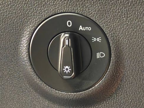Used 2023 Volkswagen Taos SE AWD/4WD image 40
