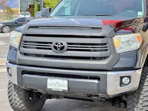 Used 2017 Toyota Tundra SR5 w/ SR5 Upgrade Package AWD/4WD image 5