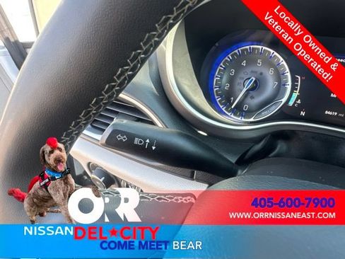 Used 2022 Chrysler Pacifica Touring-L FWD image 21