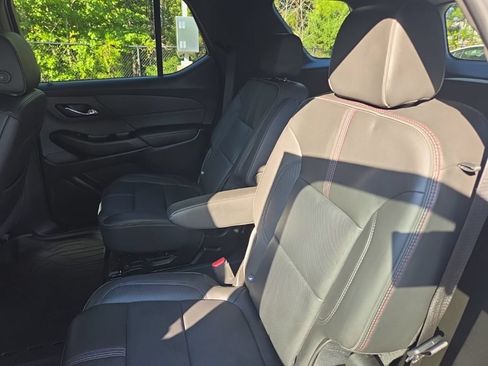Used 2023 Chevrolet Traverse RS FWD image 29