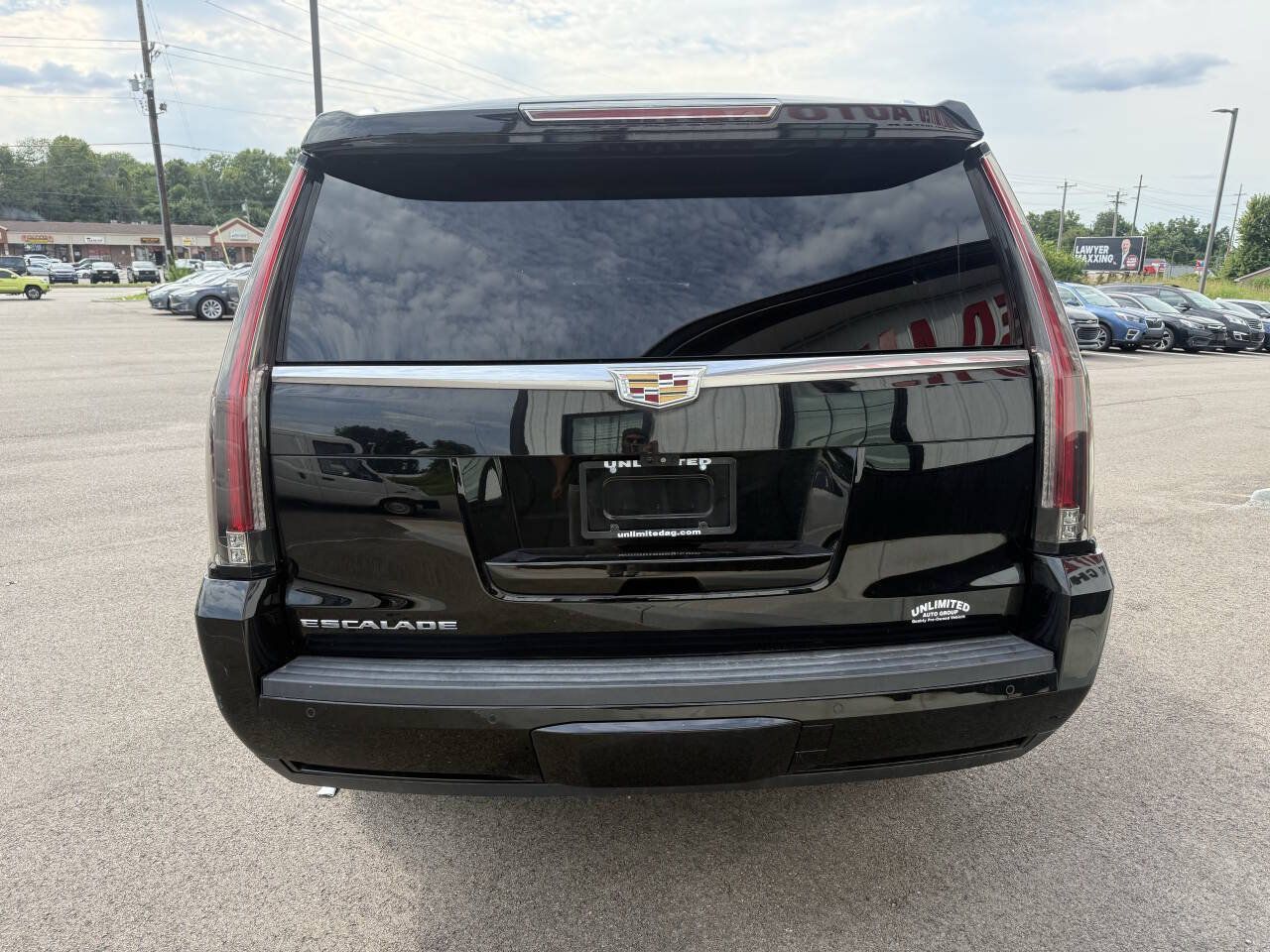 Used 2017 Cadillac Escalade ESV Luxury RWD image 9