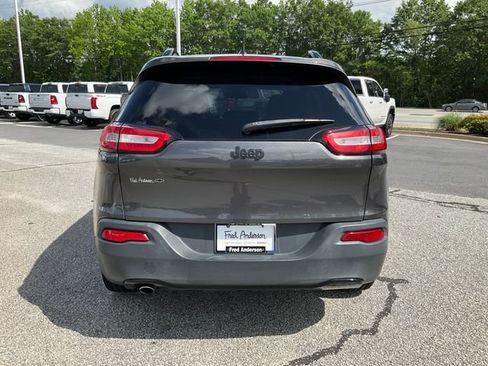 Used 2017 Jeep Cherokee Sport FWD image 18