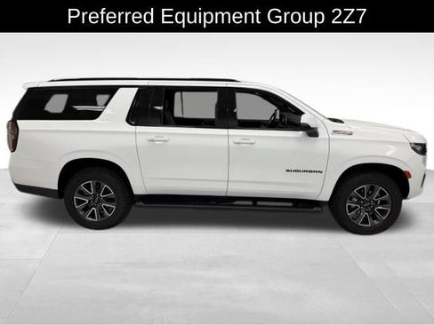 Certified 2023 Chevrolet Suburban Z71 w/ Luxury Package AWD/4WD image 5