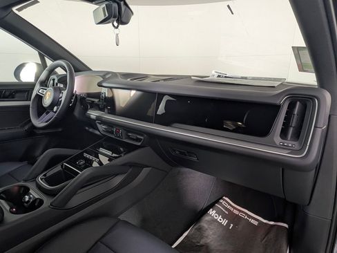 New 2026 Porsche Cayenne image 19