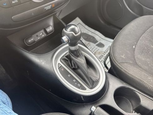 Used 2017 Kia Soul + image 18