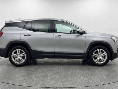 Used 2024 GMC Terrain SLE FWD image 14