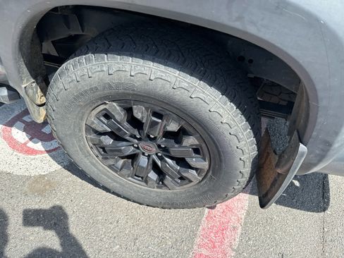 Used 2022 Nissan Frontier Pro-X image 5