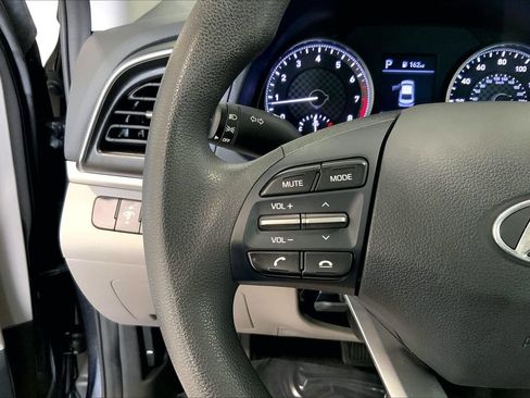 Used 2020 Hyundai Elantra SE FWD image 21