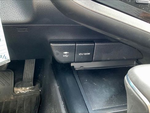 Used 2019 Toyota Camry SE FWD image 31