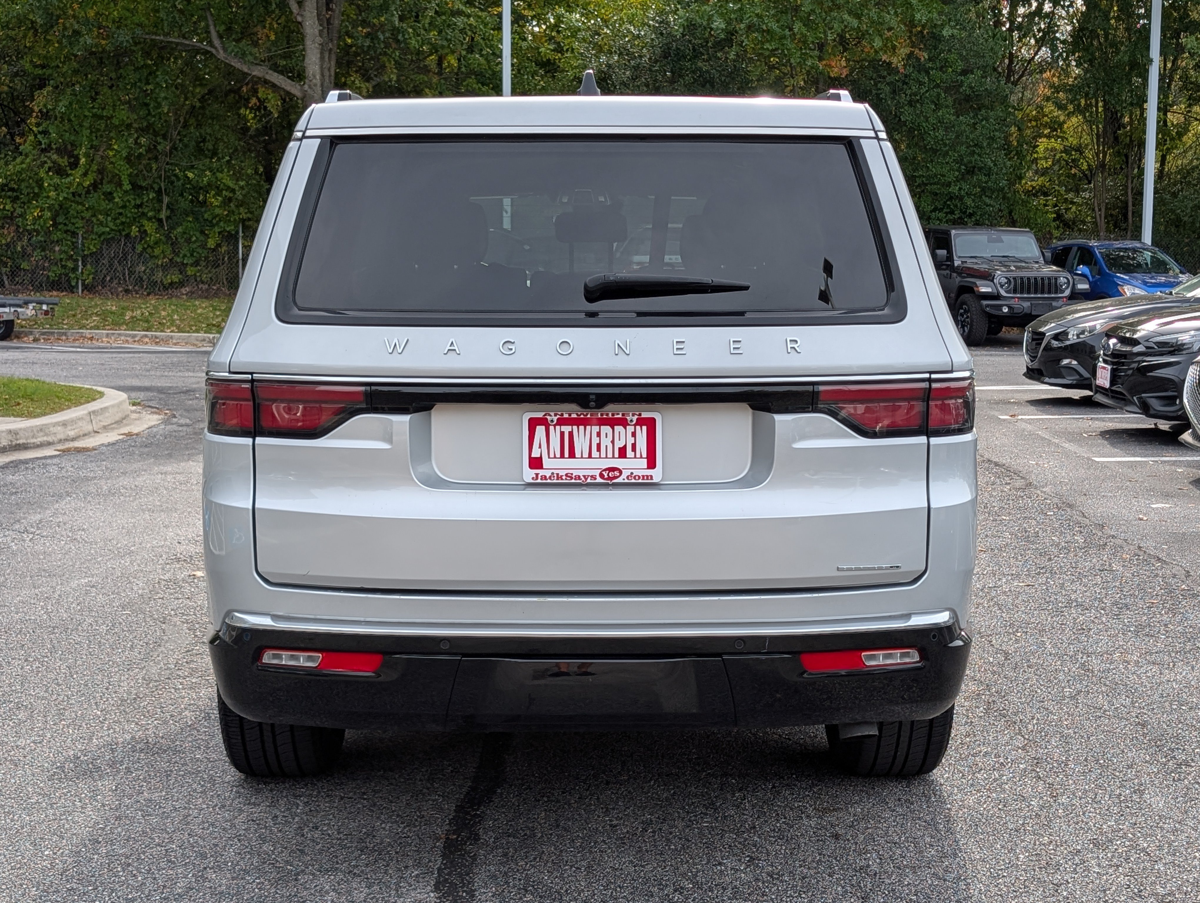 Used 2024 Jeep Wagoneer Series II AWD/4WD image 4