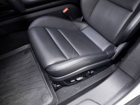 Used 2023 Porsche Taycan w/ Premium Package image 60