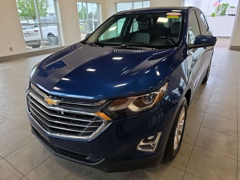 Used 2019 Chevrolet Equinox LT FWD image 2
