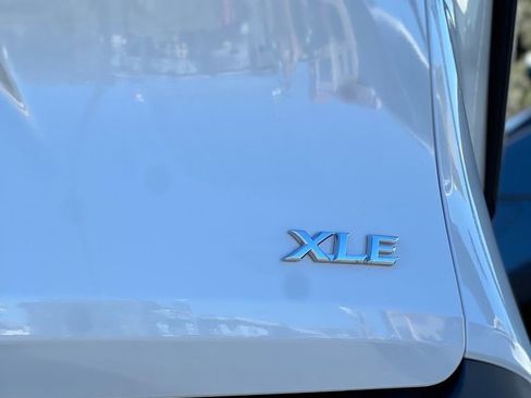 Used 2026 Toyota Sienna XLE FWD image 11