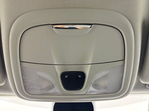 Used 2020 Jeep Cherokee Latitude FWD image 25