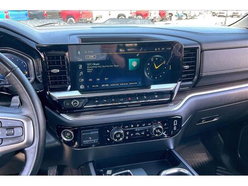 Used 2024 Chevrolet Silverado 1500 LT Trail Boss w/ LT Trail Boss Premium Package AWD/4WD image 7