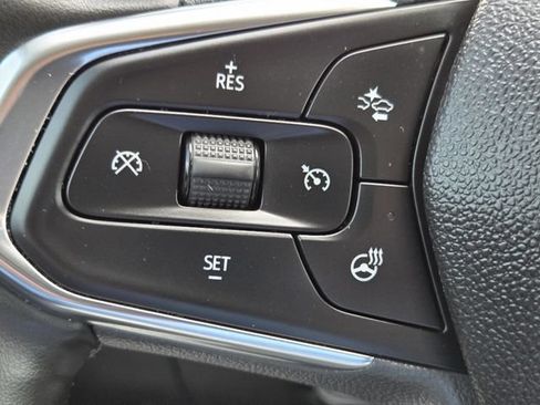 Used 2025 Chevrolet Trax LT w/ Driver Confidence Package FWD image 18