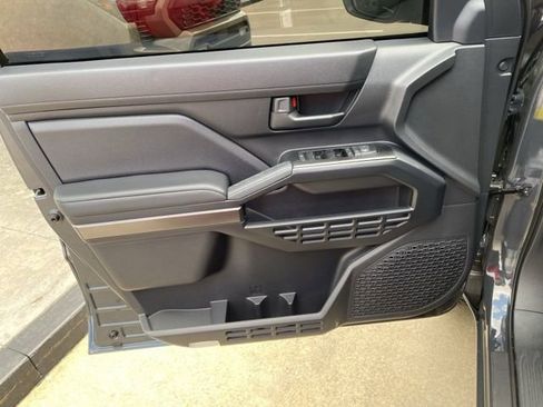 Used 2025 Toyota 4Runner SR5 AWD/4WD image 13