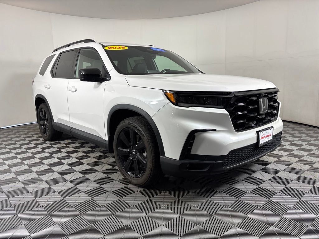 Certified 2025 Honda Pilot Black Edition image 6