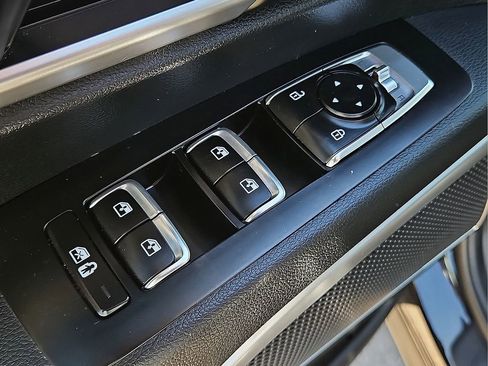 Used 2025 Kia Telluride S AWD/4WD image 19