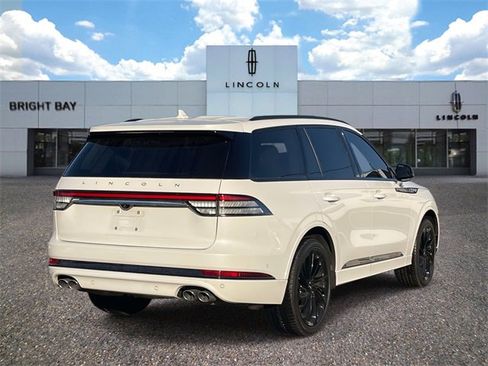 Used 2023 Lincoln Aviator Reserve w/ Equipment Group 201A image 4