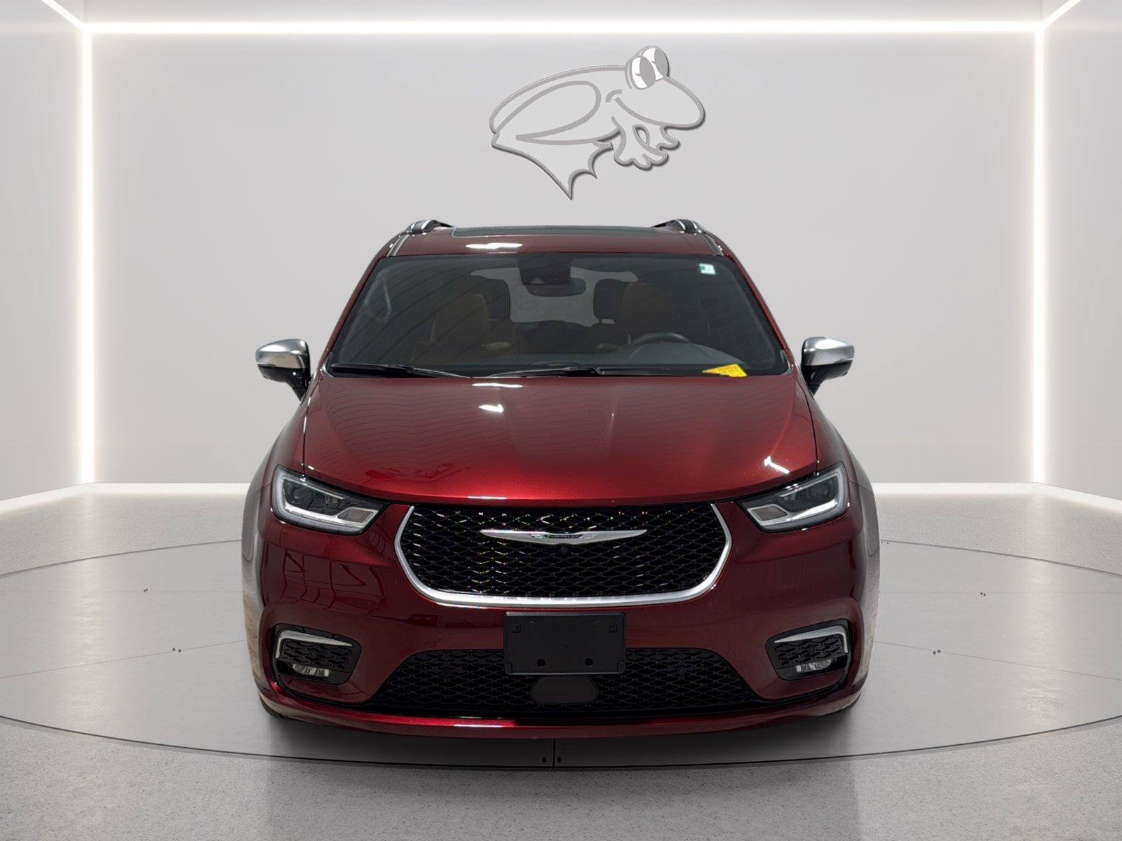 Used 2023 Chrysler Pacifica Pinnacle FWD image 8