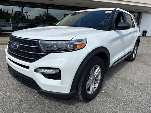Used 2023 Ford Explorer XLT w/ Equipment Group 202A RWD image 7