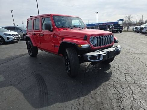 Used 2025 Jeep Wrangler Unlimited Sahara w/ Safety Group AWD/4WD image 20